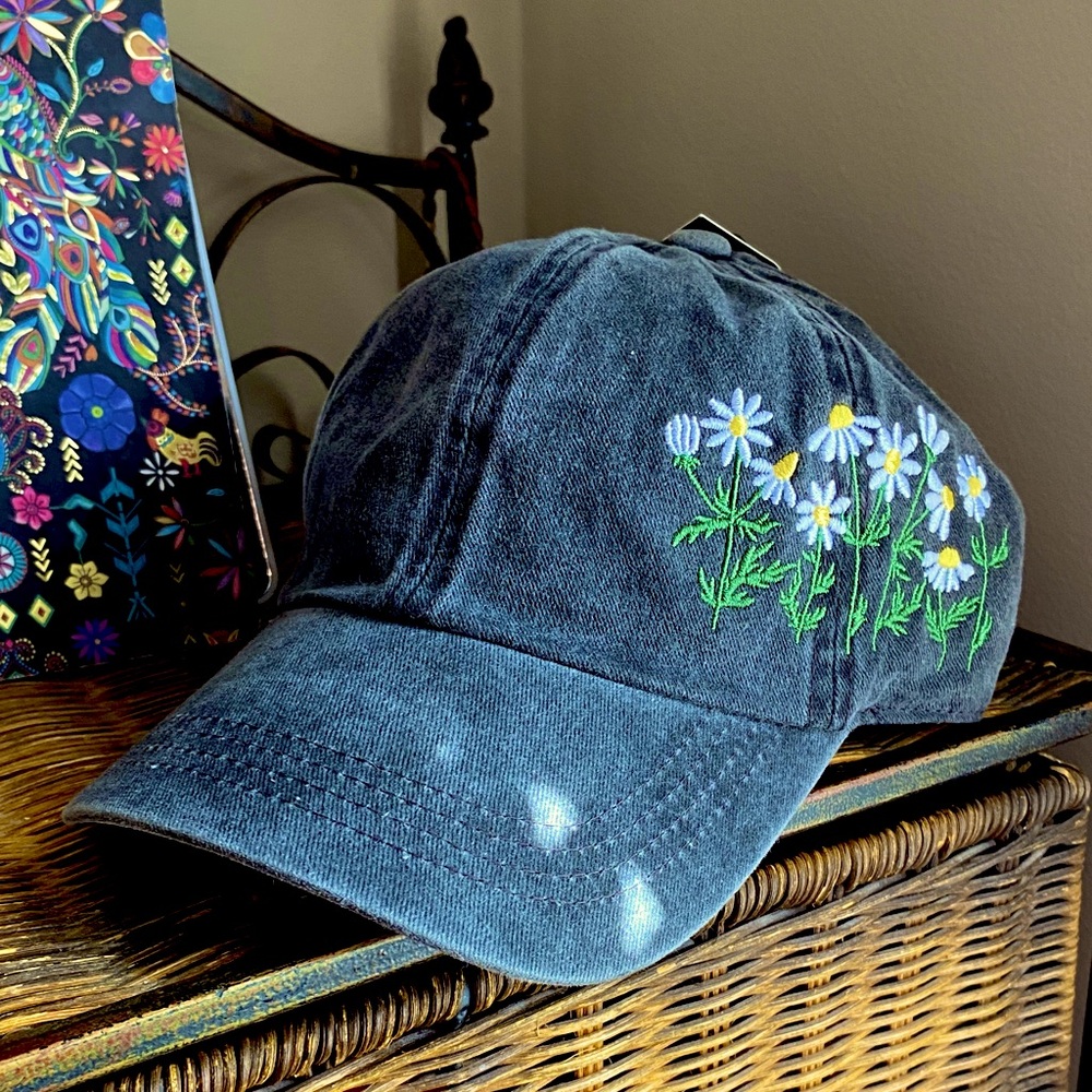 David & Young Hat-NWT  & also a FREE bracelet or hair clip! :) 🫶